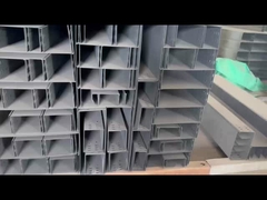 壁に装着された防火ケーブルトレイ 2mm 厚さ 100mm 幅