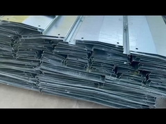 柔軟な換気溝を持つ,カスタマイズ可能な強いケーブルトレイ